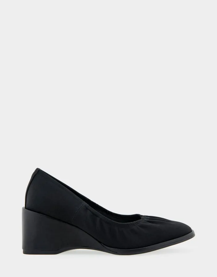 Aerosoles Comfortable Women039s Wedge Pump In Black Gabardine Fabric Black Gabardine Fabric Women Wedges Aerosoles Comfortable Women039s Wedge Pump In Black Gabardine Fabric Black Gabardine Fabric Women Wedges