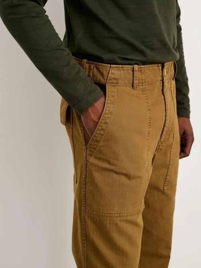 Alex Mill Pants Men Field Pant In Herringbone Dark Khaki