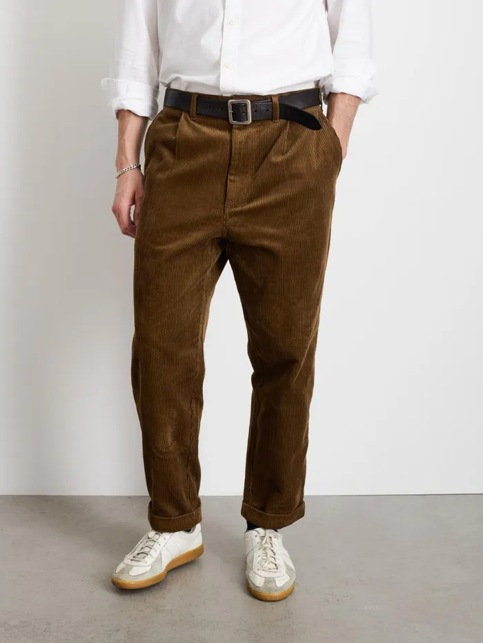 Alex Mill Pants Men Standard Pleated Pant In Corduroy Saddle