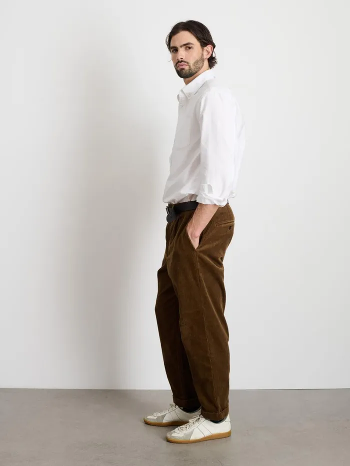 Alex Mill Pants Men Standard Pleated Pant In Corduroy Saddle