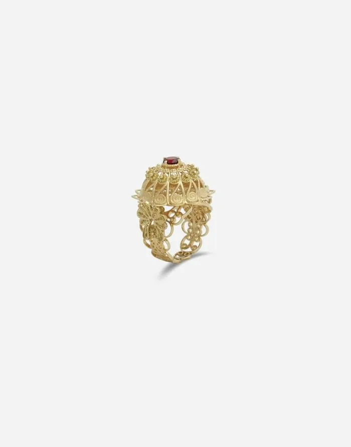 Dolce and Gabbana Rings Women Pizzo Ring In Yellow Gold And Rhodolite Garnet Gold Dolce and Gabbana Rings Women Pizzo Ring In Yellow Gold And Rhodolite Garnet Gold
