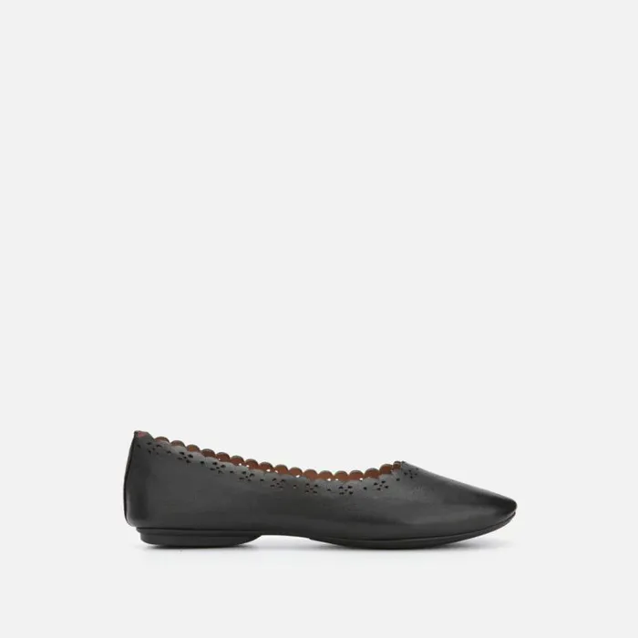 Eugene Scalloped Travel Ballet Flat Black Women Kenneth Cole Flats