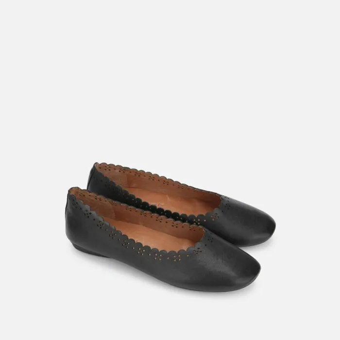 Eugene Scalloped Travel Ballet Flat Black Women Kenneth Cole Flats