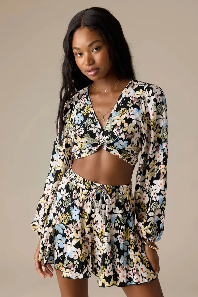 LIVVIE CAMDEN FLORAL LONG SLEEVE CROP TOP Black Women O039NEILL Collections
