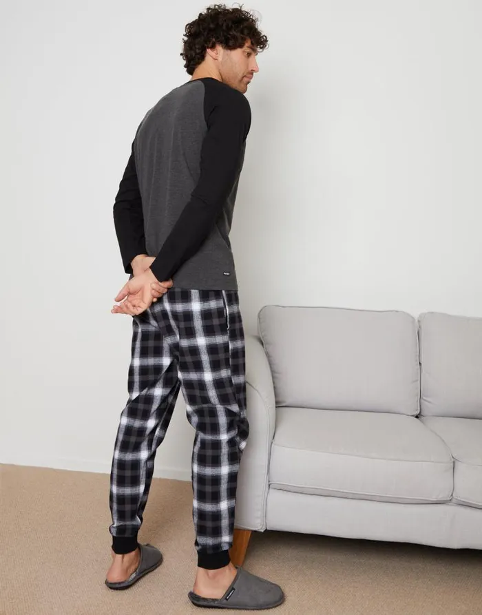 Men Grey Raglan Sleeve and Check Pant Pyjamas 2Piece Set Threadbare Pyjamas Men Grey Raglan Sleeve and Check Pant Pyjamas 2Piece Set Threadbare Pyjamas