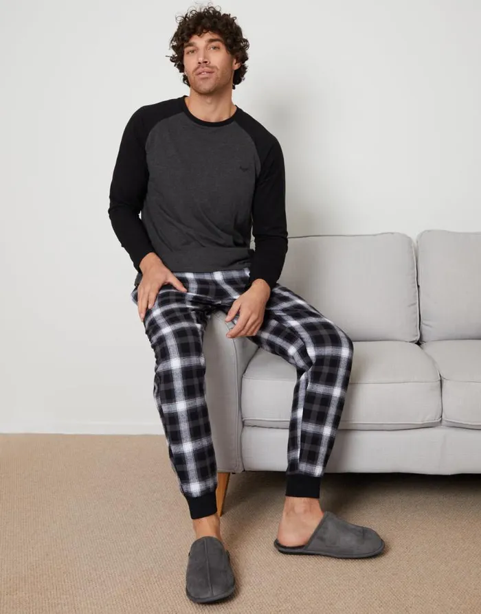 Men Grey Raglan Sleeve and Check Pant Pyjamas 2Piece Set Threadbare Pyjamas Men Grey Raglan Sleeve and Check Pant Pyjamas 2Piece Set Threadbare Pyjamas