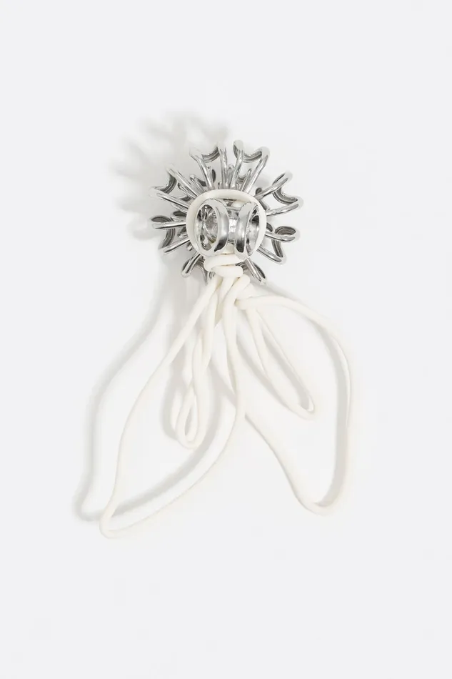 Silver Chrysanthemum Ring With White Leaves Antique Silver Women Bimba Y Lola Jewelry Silver Chrysanthemum Ring With White Leaves Antique Silver Women Bimba Y Lola Jewelry