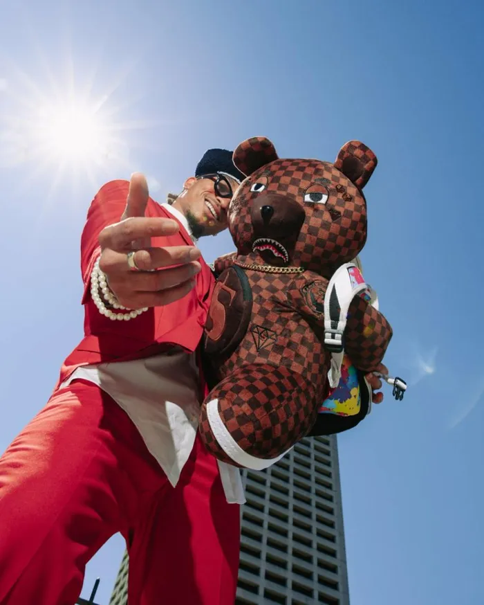 SPRAYGROUND BEAR WEARING BACKPACK AS A BACKPACK Bags