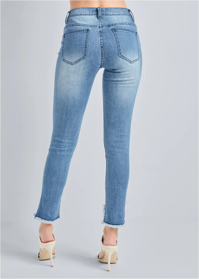 TRIANGLE HEM JEANS Medium Wash Women VENUS Cropped and Capri Jeans
