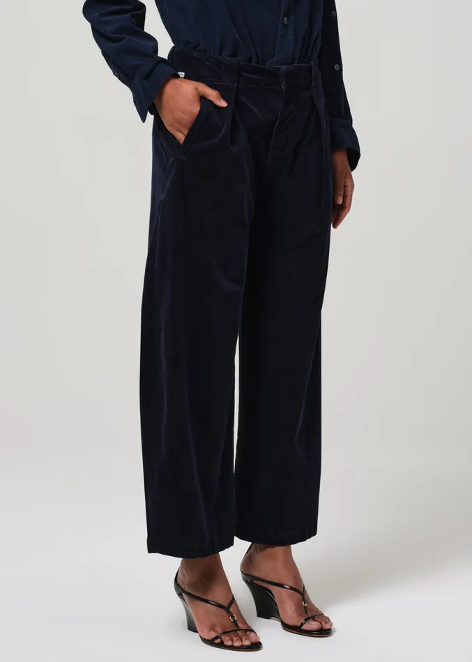 Women Pants Citizens Of Humanity Cara Cropped Pleated Trouser Corduroy In Navy