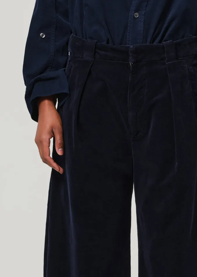 Women Pants Citizens Of Humanity Cara Cropped Pleated Trouser Corduroy In Navy